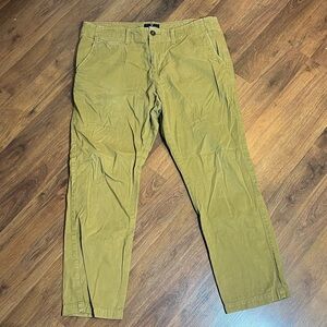 AE - Classic Men's Khaki Chinos - 36